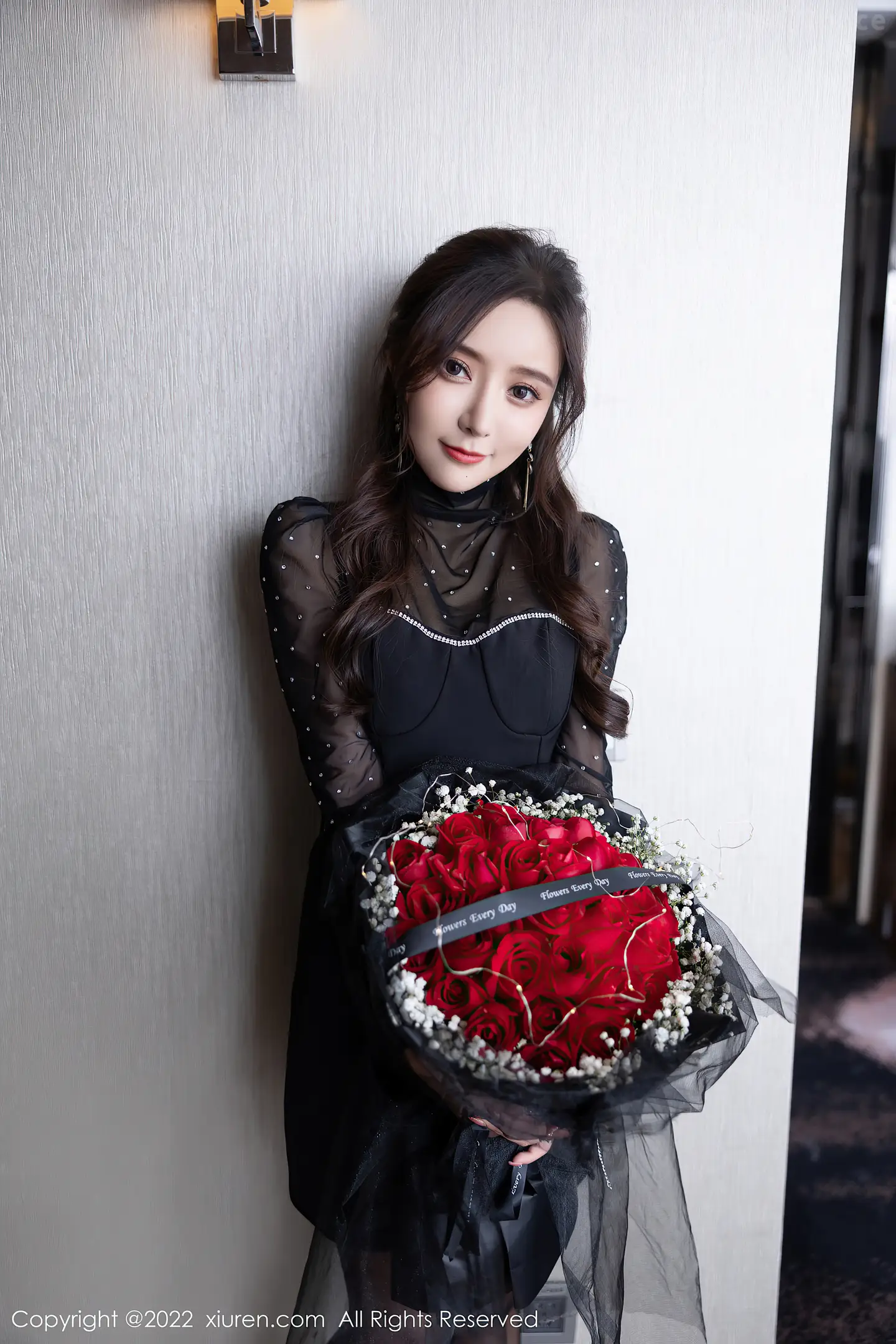 图片[5]-[XiuRen秀人网]VOL.4574 女神王馨瑶yanni室内场景黑色轻透服饰+红色情趣内衣诱惑写真64P-秀人网官方网站